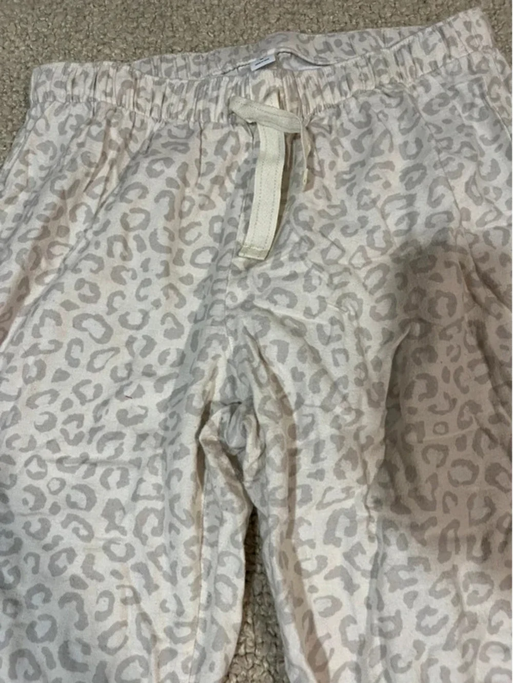 Old Navy woman girl pajama pants M sleepwear white cheetah print